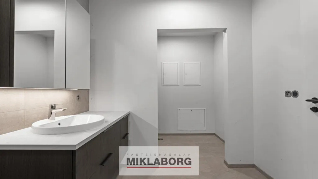 Salles de bain - Five-Storey Apartment with Balcony in Hafnarfjörður