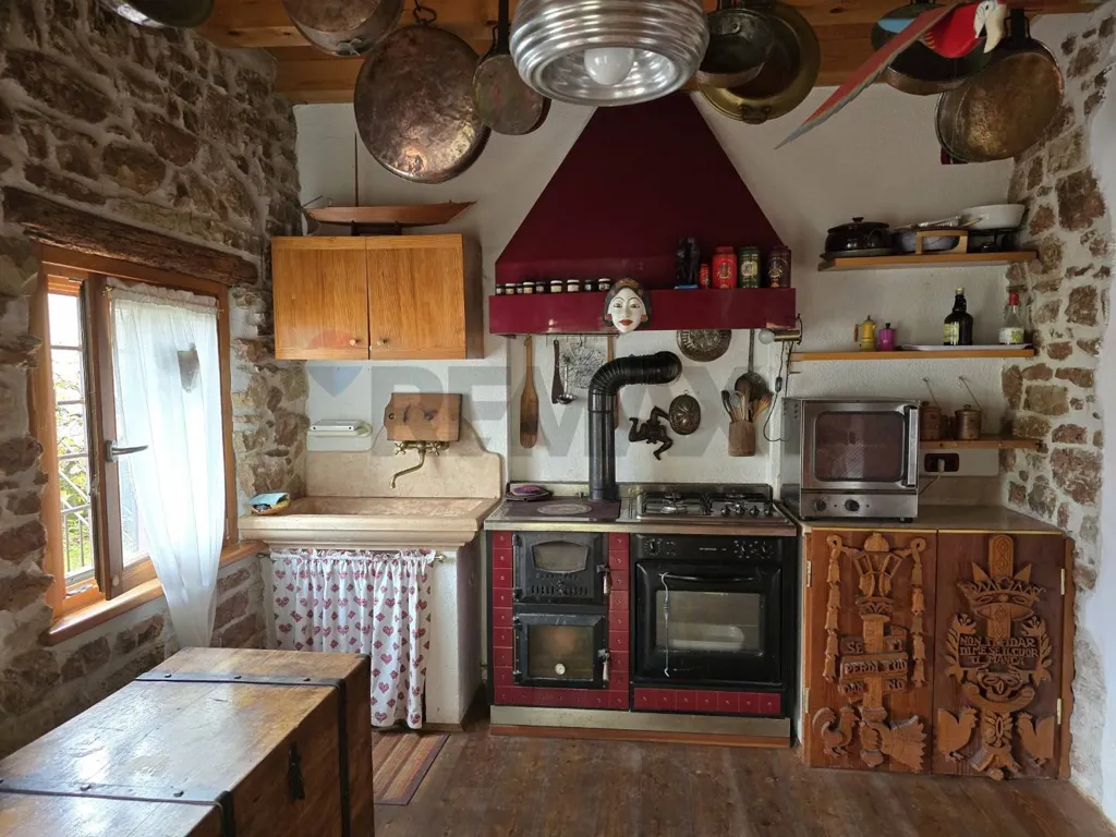 Kitchen - Rustic Cottage with Terrace in Lamon