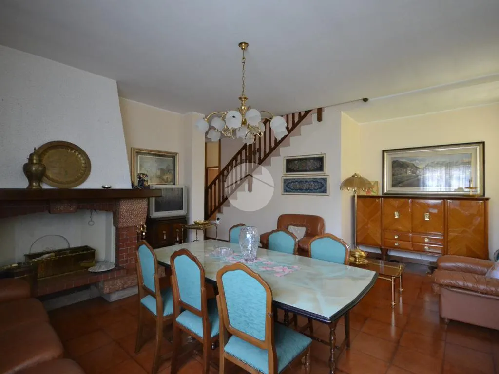 Söögituba - Detached Villa with Garden in Vittuone