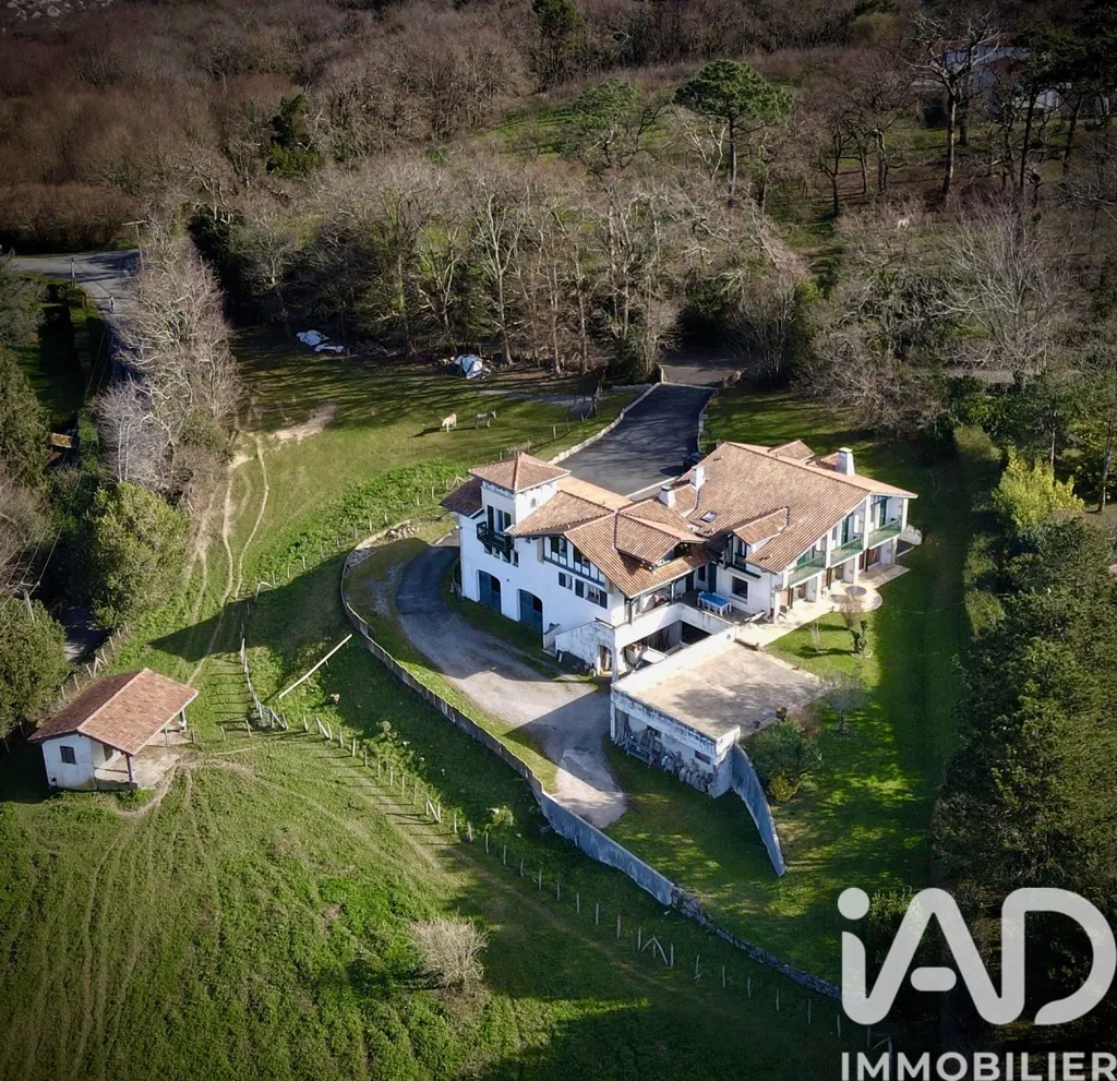 Vista aerea - Architectural Villa with Mountain View in Urrugne