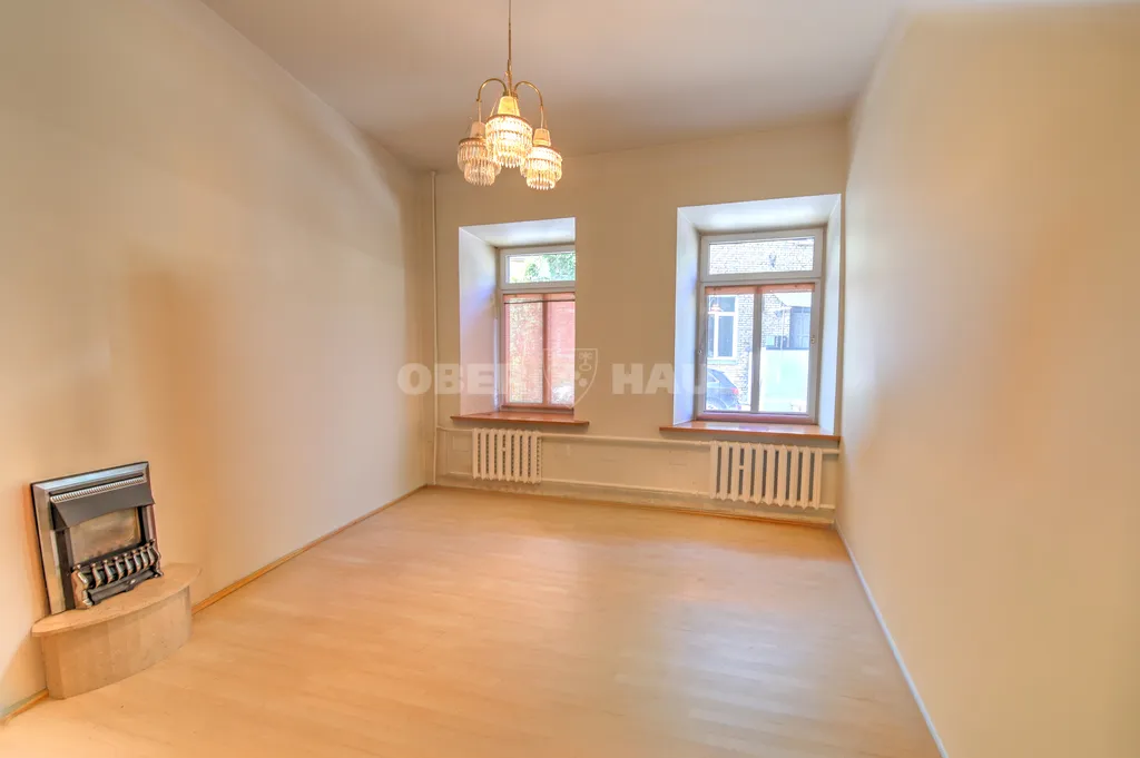 Elutuba - 4-Bedroom Apartment with Traditional Features in Vilnius