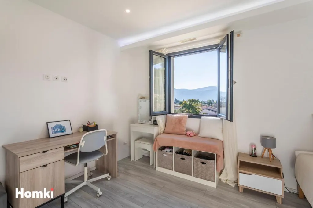 Chambres - Maison T6 avec Terrasse et Jardin à Marseille