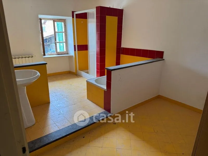 Salles de bain - Rustic Farmhouse with Courtyard in Penango