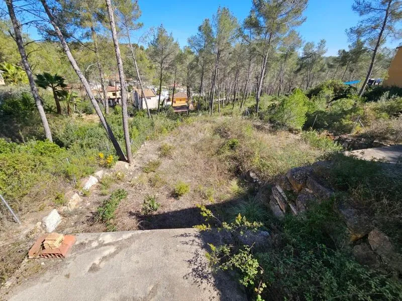 Jardin - Unfinished House with Potential in Olivella