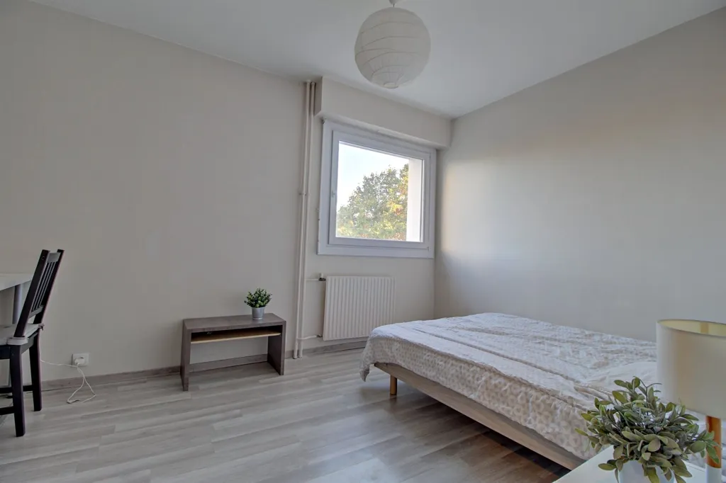 Bedrooms - South/West Facing Flat with Private Parking in Cergy