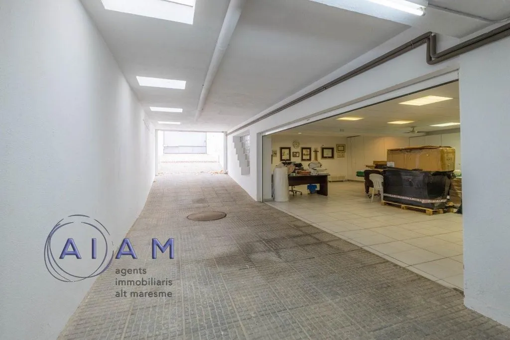 Garage - Luxury House with Beach Access in Calella