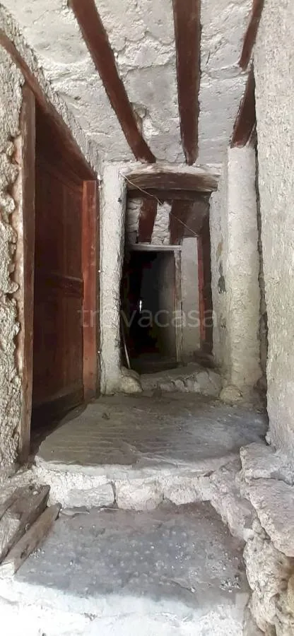 Rooms - Rustic Property with Fienile in Acceglio