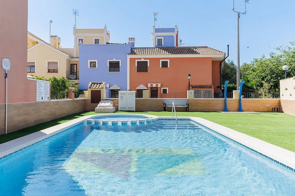 Bassein - Terraced House with Pool in Señorío de Roda