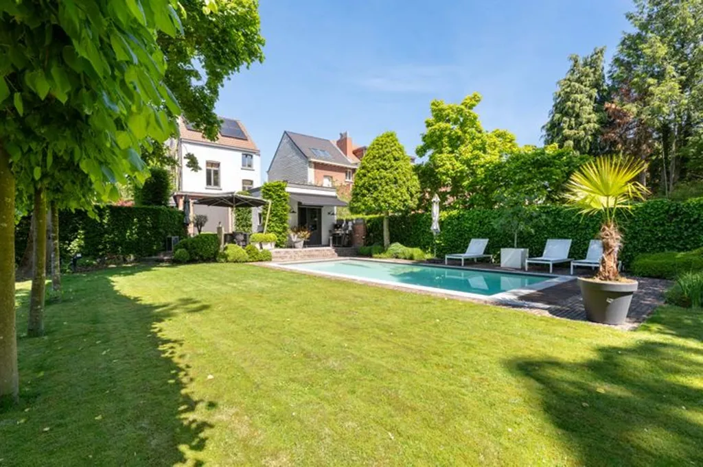 Giardino - House with Swimming Pool in Kapellen