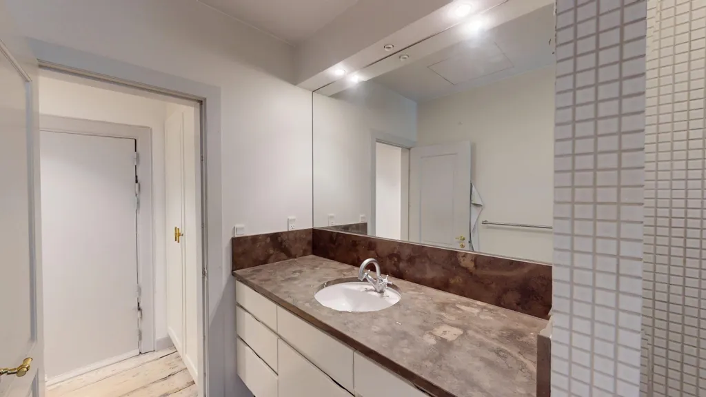 Salles de bain - Apartment with Private Garage in Frederiksstaden