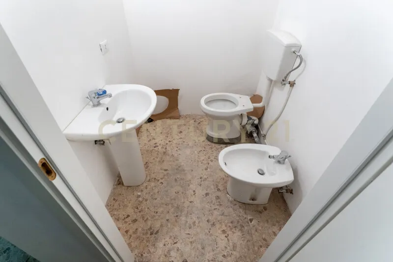 Vannitoad - Loft-Style Apartment with Dual Access in Catania