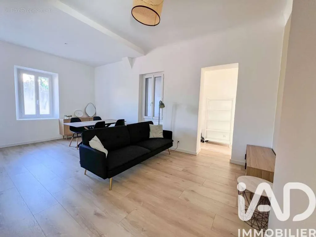 Elutuba - Renovated 3-Bed Flat in Toulon West