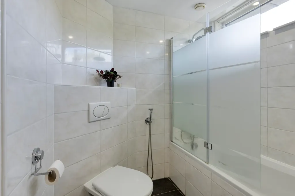 Salles de bain - Modernised Corner House with Garden in Tempel