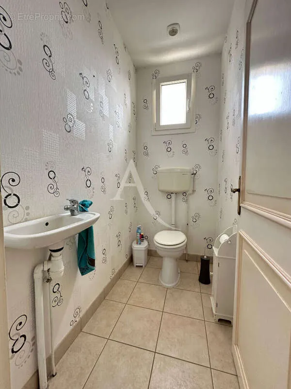 Bagni - 1965 House with Garden in Aizenay Centre