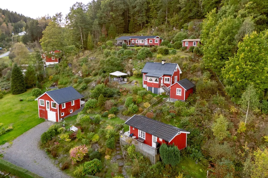 Vue aérienne - Lakefront Plot with Three Houses in Hällingsjö