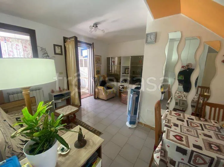 Söögituba - Villa with Private Garden in Lido degli Scacchi