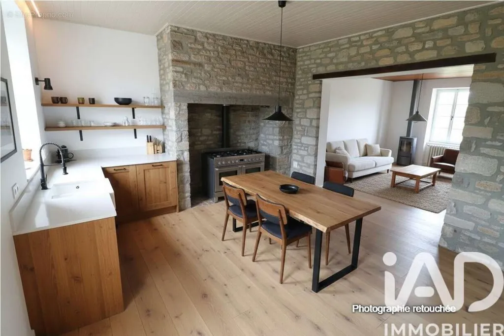Maison en Pierre avec Vue sur Vallée à Combressol