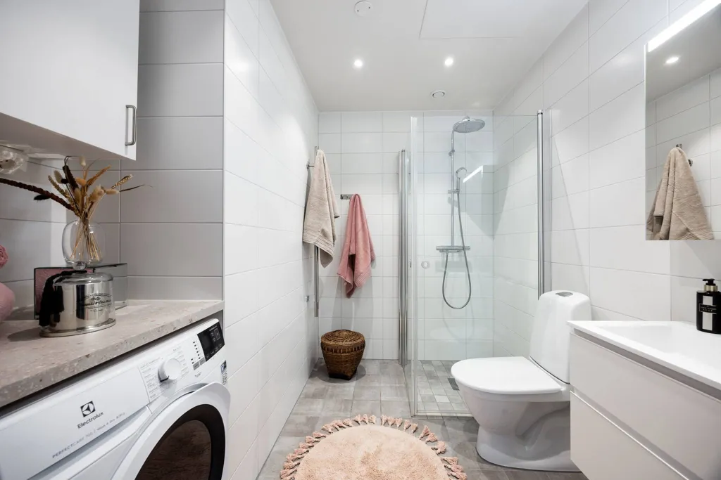 Vannitoad - Modern Apartment with Balcony in Karlastaden