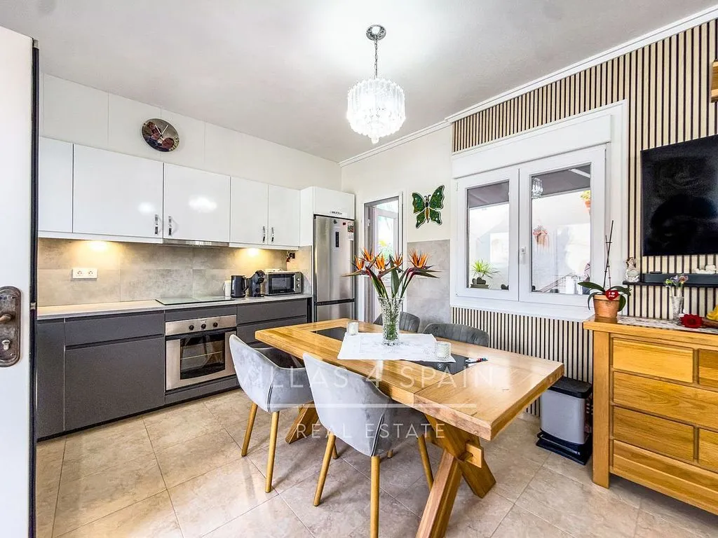 Söögituba - Three-Bedroom House with Pool in Ciudad Quesada