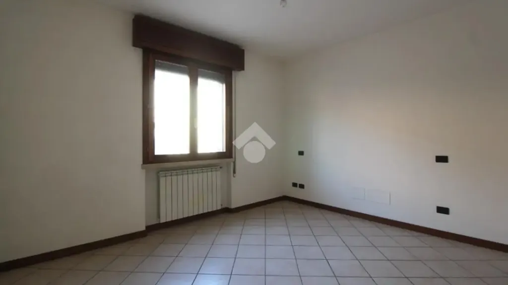 Pièces - Ground Floor Trilocale with Private Garage in Dello