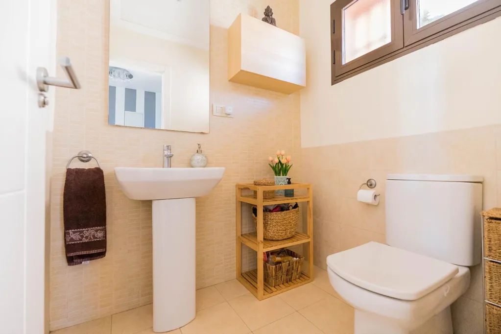 Salles de bain - Corner Chalet with Sea View in Benalmádena