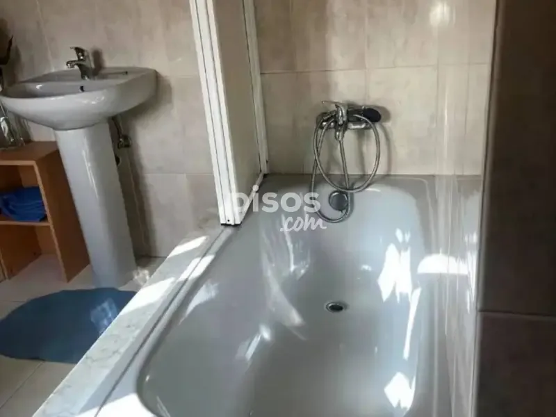 Baños - Chalet con piscina y terraza en Moaña
