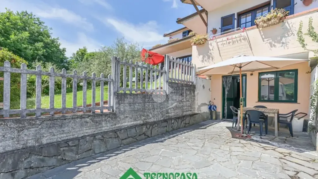 Terrass - Villa with Private Garden in Aulla