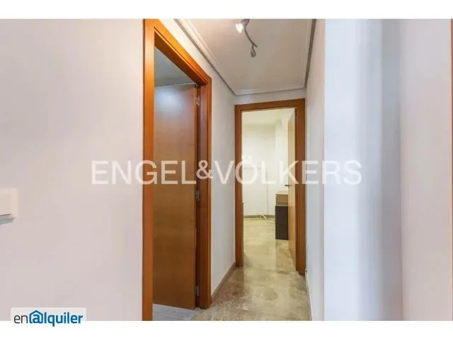 Esik - Apartment with Garage in Russafa–Eixample, Valencia