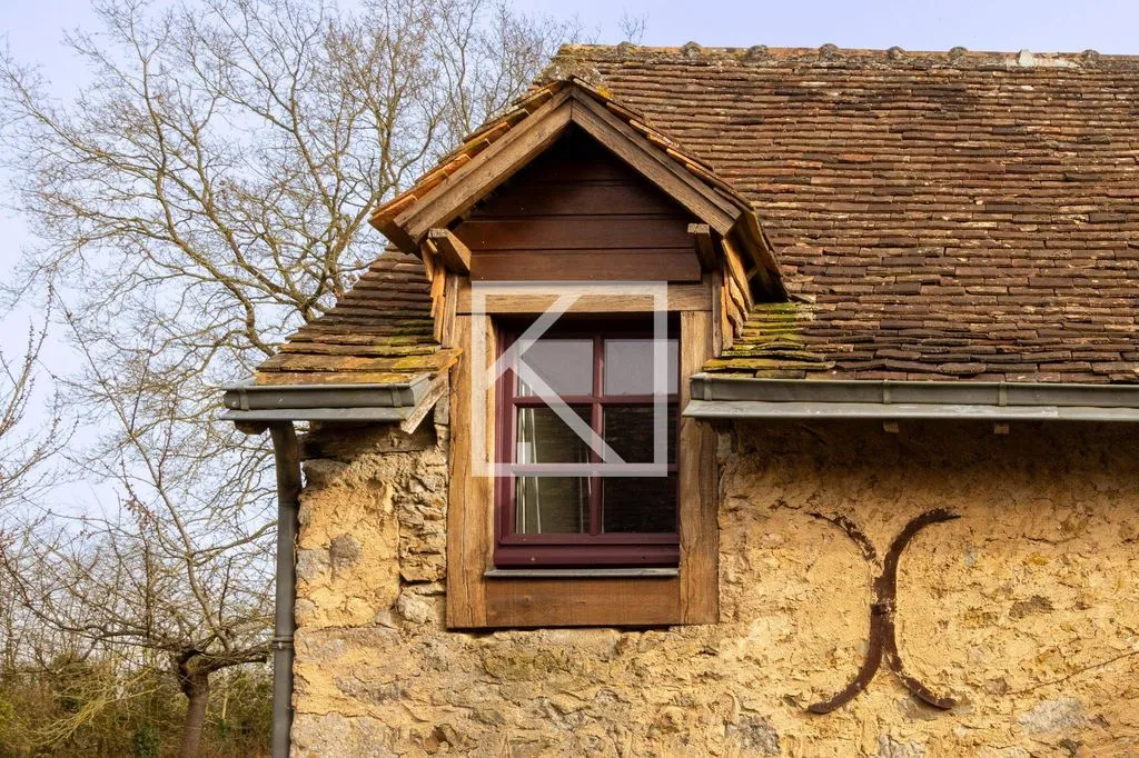 Extérieur - Maison de Luxe avec Piscine à Chevillé