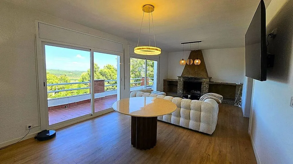 Elutuba - Reformed Chalet with Mountain Views in Torrelles de Foix