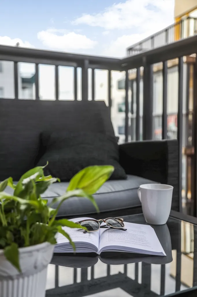 Balcon - Modern Flat with Balcony in Västerläge