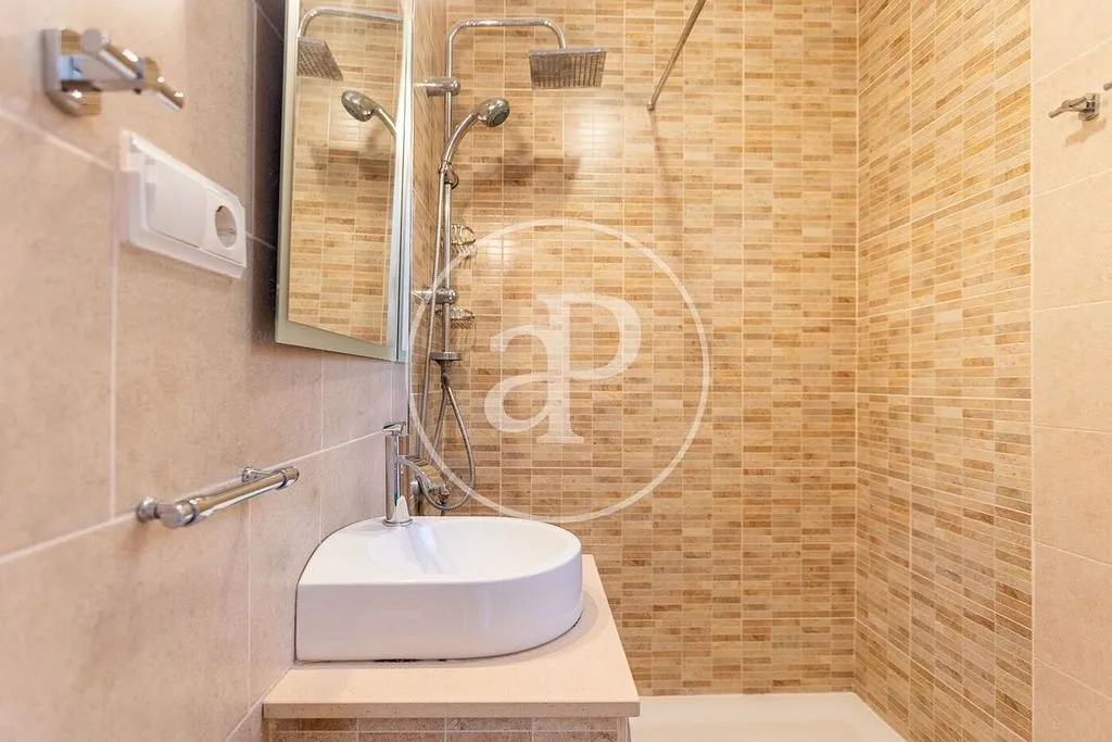 Bathrooms - Chalet with Pool and Terraces in Catadau