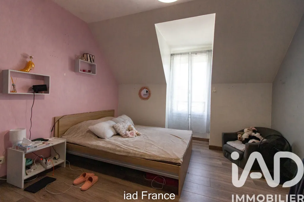 Chambres - Maison Traditionnelle avec Garage à Freneuse