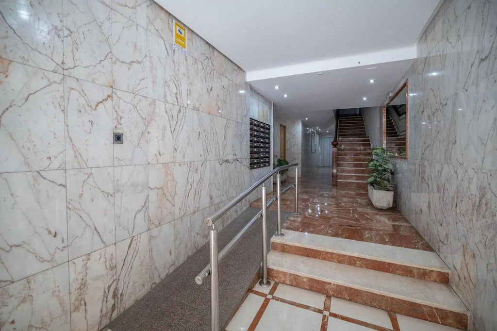 Esik - Luxury Flat with Balcony in Gran Capitán, Granada