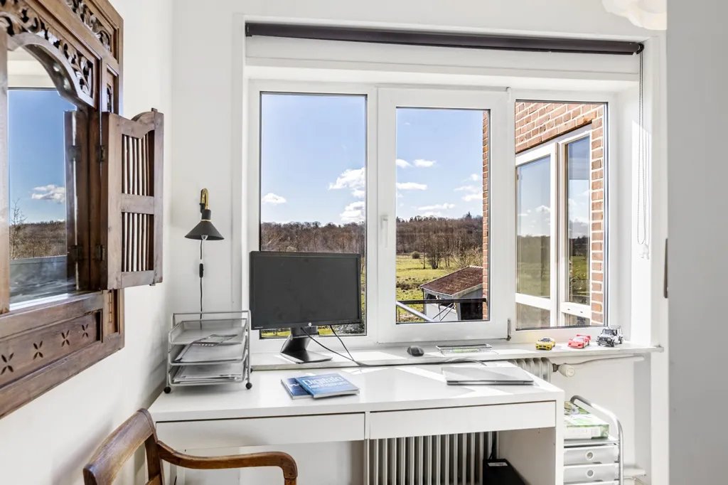 Bureau - Charming Villa with Nature View in Aabenraa