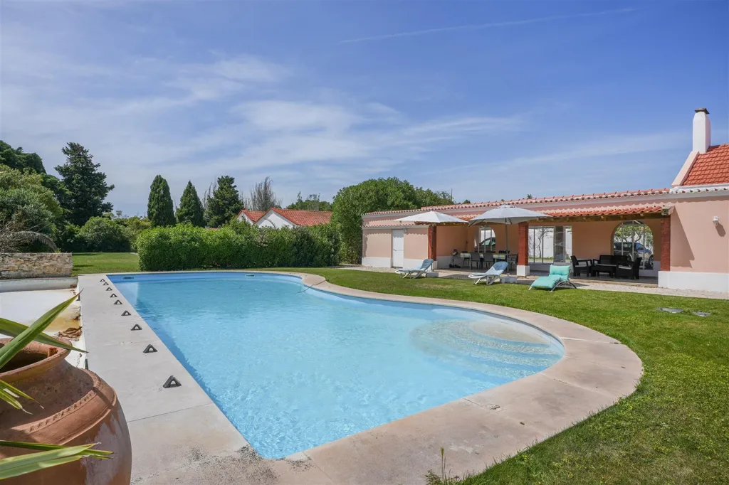 Piscine - Renovated Villa with Pool in S. Pedro do Estoril