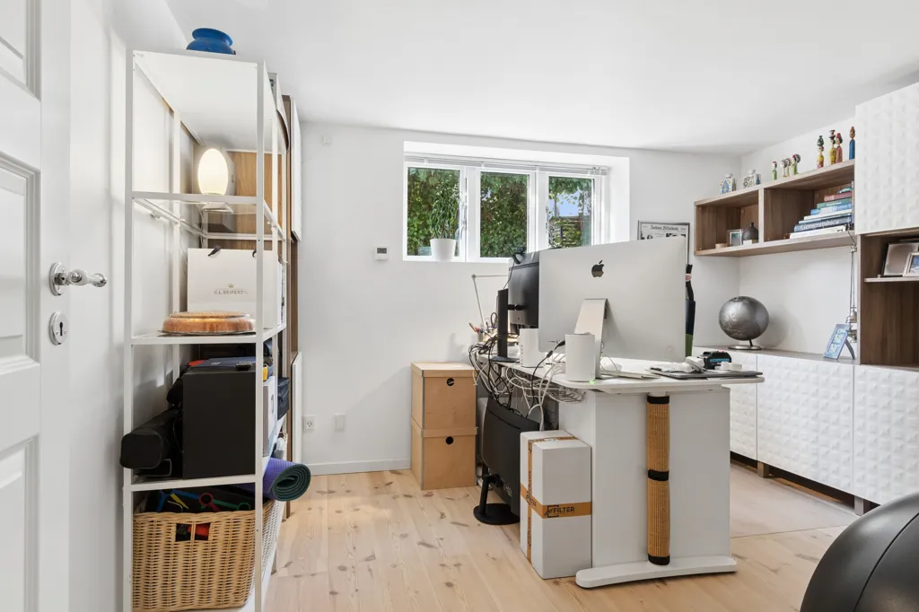 Office - Charming Brick Villa with Terrace in Birkerød