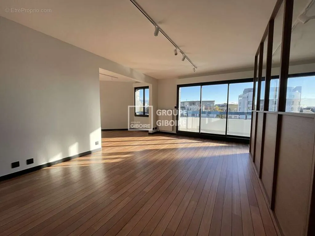 Elutuba - 5-Piece Apartment with Canal View in Rennes