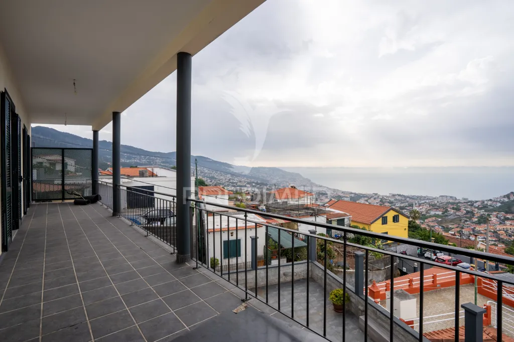 Rõdu - Potential Hostel with Funchal Views in Santo António