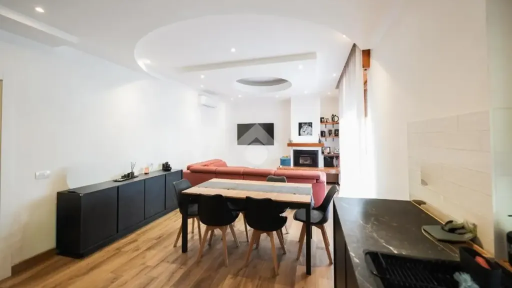 Salle à manger - Rustic Villa with Balcony in Verano Brianza