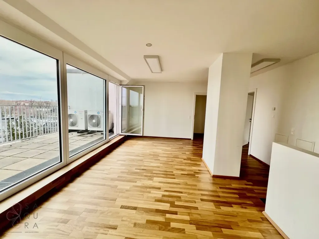 Elutuba - Penthouse Office with Panoramic Views in UNO-City