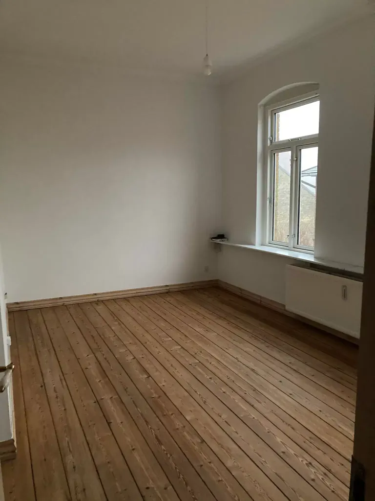 Toad - Spacious 2-Bedroom Flat with Garden in 5300