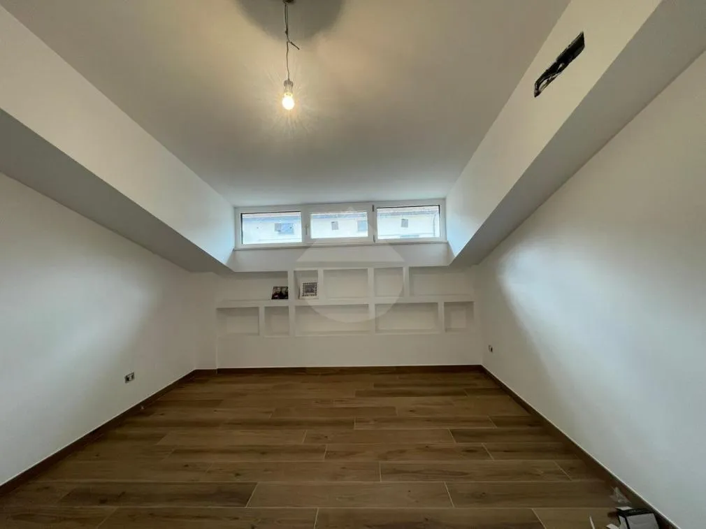 Pièces - Mansard Trilocale in Central Acri