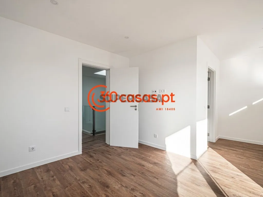 Toad - Modern Duplex with Garden in Olhão