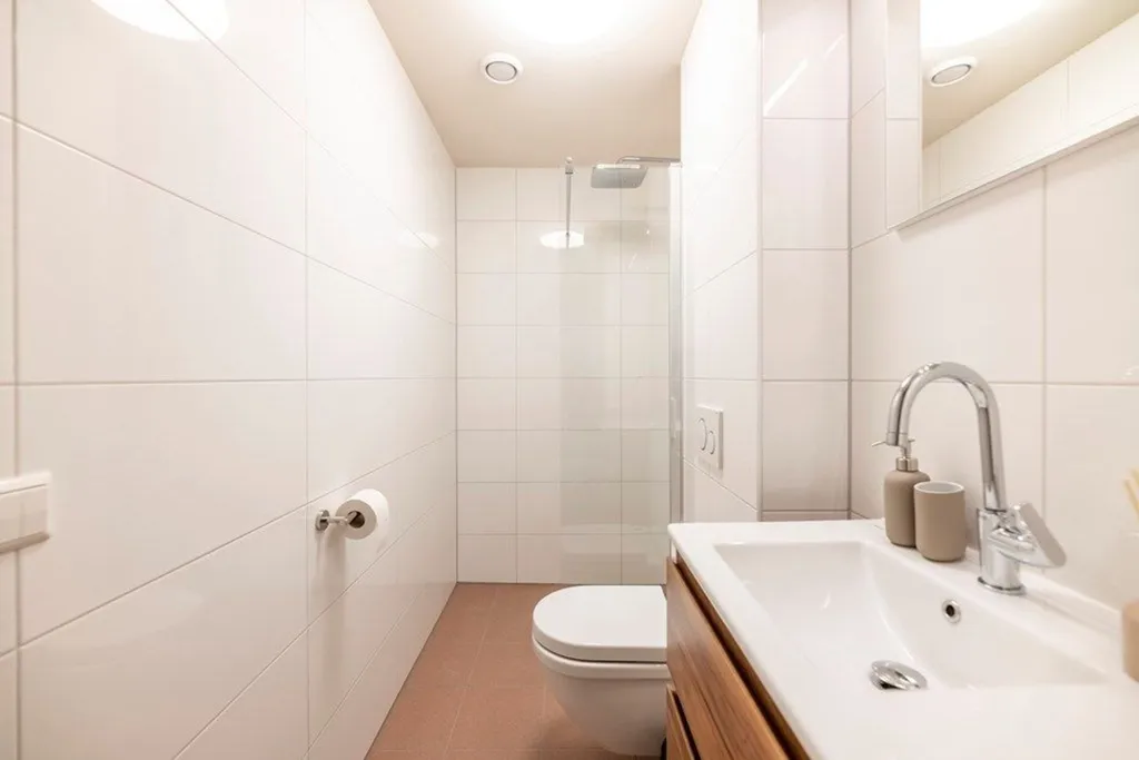Salles de bain - Renovated Apartment in Character Building, Rotterdam