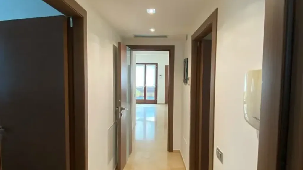 Entrée - Triplex in Villa with Terraces in Treviolo