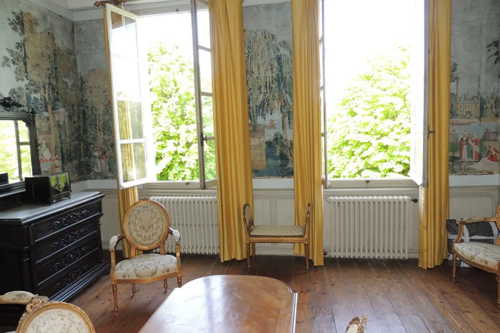 Elutuba - Character House with River View in Saint Savinien