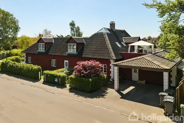 Õhuvaade - Villa with Garden in Holte