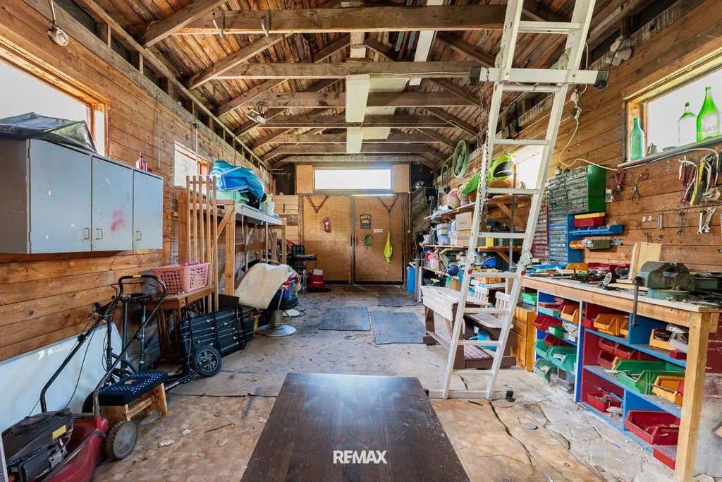 Garage - Detached House with Sauna in Orimattila