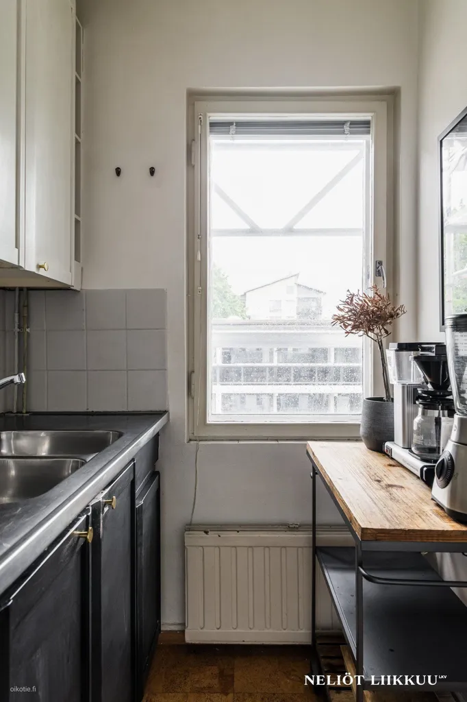 Köök - 1950s Charm Flat with Balcony in Central Helsinki